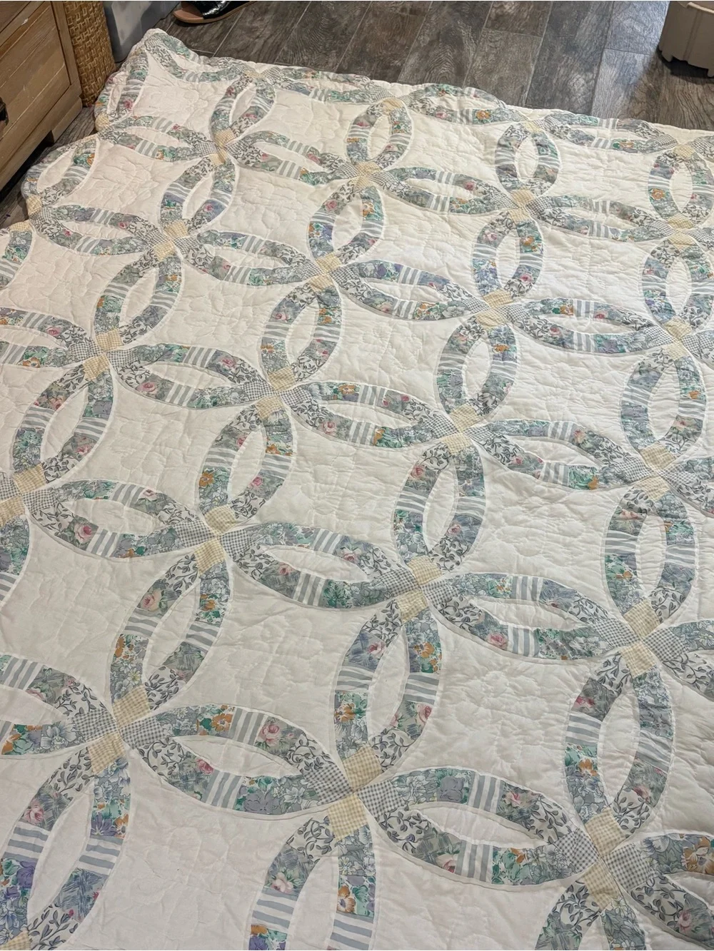 Vtg JCPenney Double Wedding Ring Cotton Quilt Floral Scalloped 92x103 King Queen